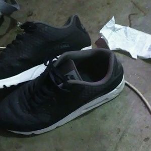 Air Max's Black lowtops